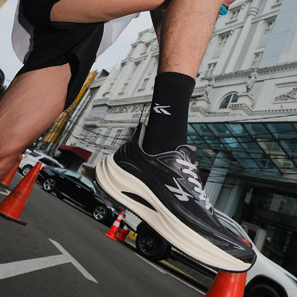 SPOTEC RUNNING PRO STRIDE 02 - HITAM/PUTIH TULANG